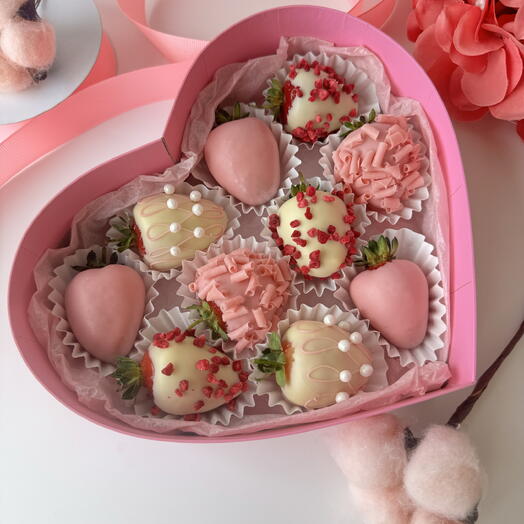 Нежное сердце клубники в шоколаде