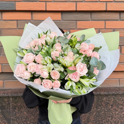 Букет с пионовидной розой в оливковой упаковке С678