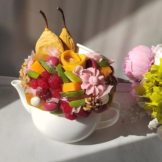 Букет в фарфоровом чайнике