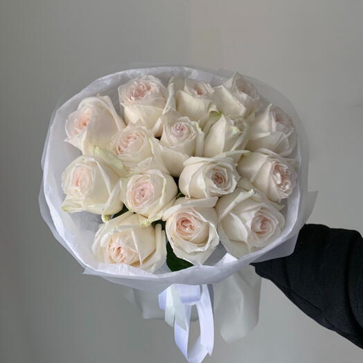 Букет из 15 белых пионовидных роз White O Hara