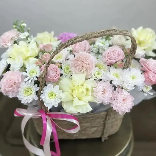 Шикарная корзина с цветами