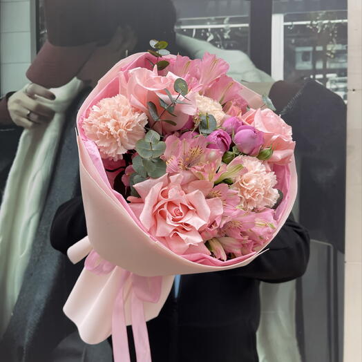Дофаминовый букет с пионовидными и французскими розами «Нежный» 💕