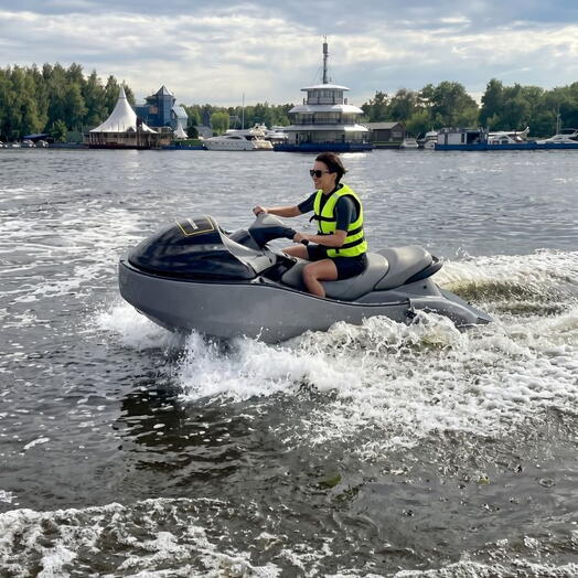Подарочный сертификат «Катание на jet boat» (15 минут, 1 человек)