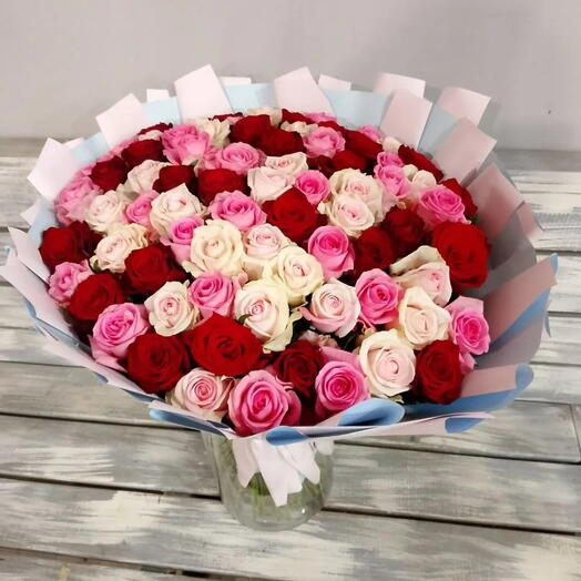Букет "Палитра страсти", 51 роза в матовой упаковке