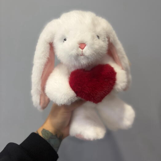 Белый зайчик с сердечком ♥️