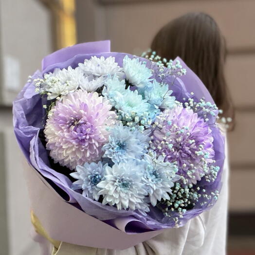 Букет 🪐🤍 «космос» с невероятно пушистыми хризантемами😍 и стойкой гипсофилой в модной упаковке