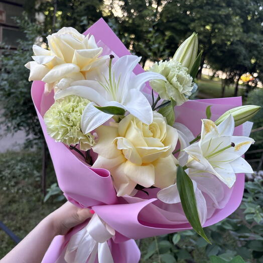 Нежный букет с Лилией и французской розы