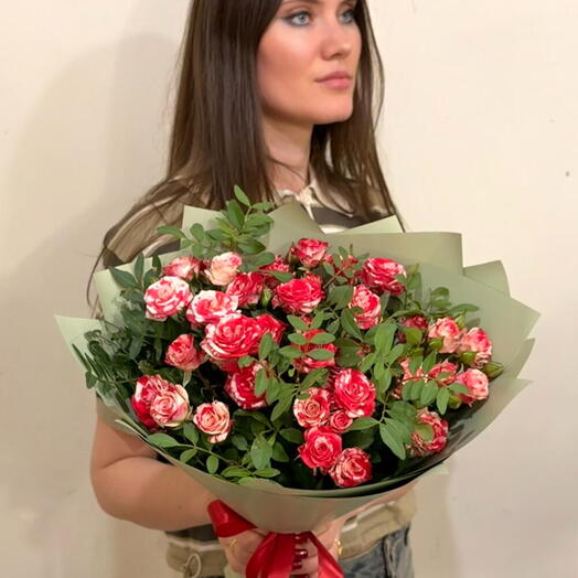 Букет из 7 кустовых роз