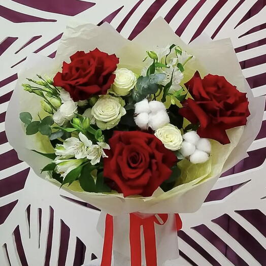 Букет🌹«Люблю» с розой,кустовой розой,альстромерией ,эустомой и хлопком