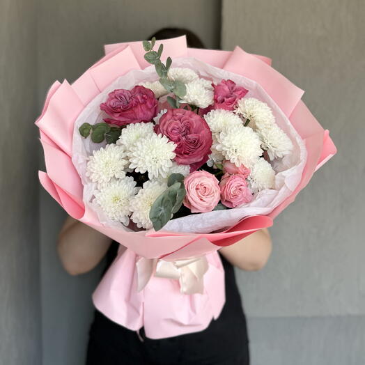 Авторский букет: хризантема Алтай с пионовидными и кустовыми розами 🌸