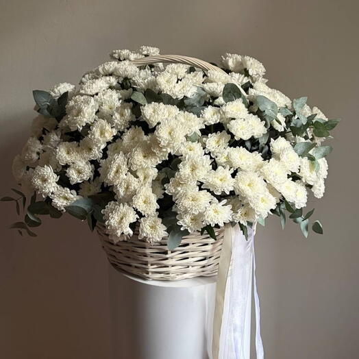 Корзина из 25 кустовых хризантем