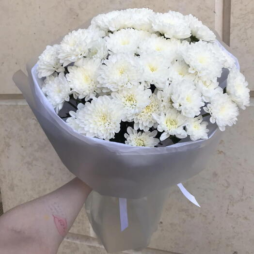 Монобукет из 7 кружевных кустовых хризантем Алтай