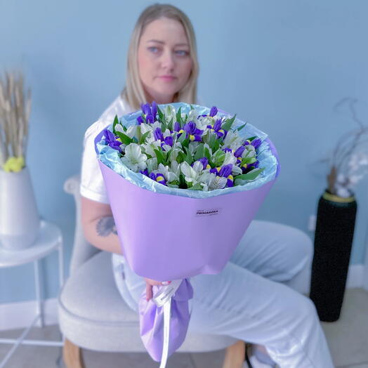 Букет из ирисов и альстромерий с фисташкой «Сиреневый сад» 💜 39555