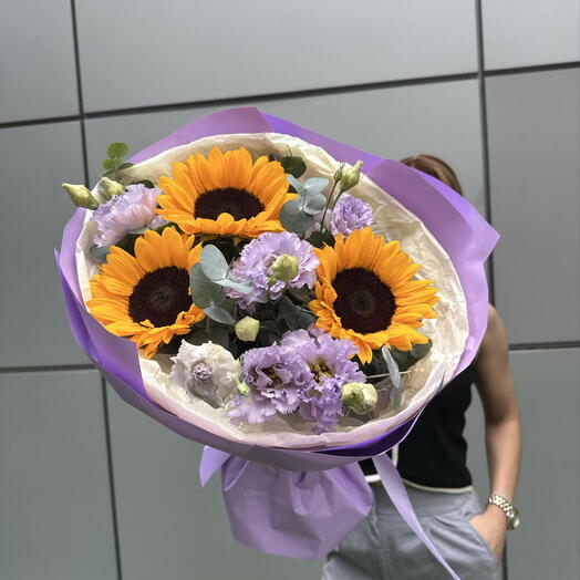 Пышны букет из подсолнухов и эустом 🌸🎀