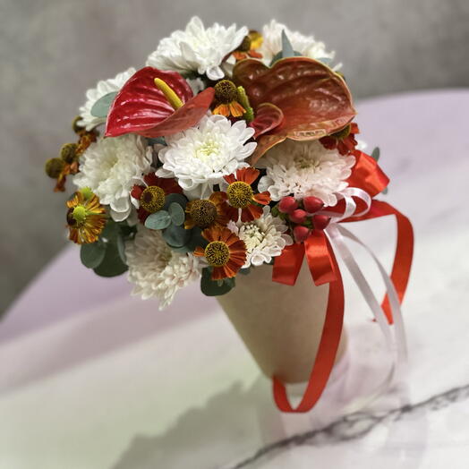 Стаканчик с антуриумом
