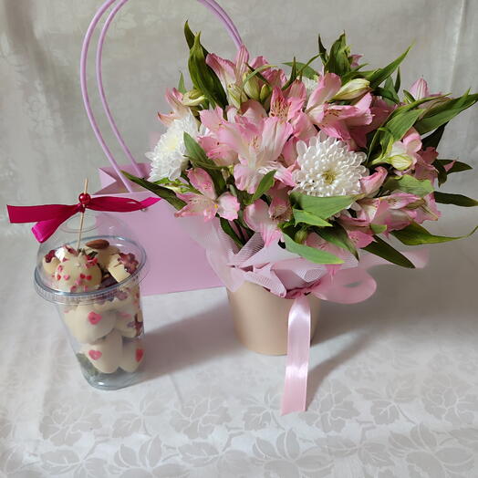 Клубника в белом шоколаде+цветы альстромерии и хризантема 🍓🌸