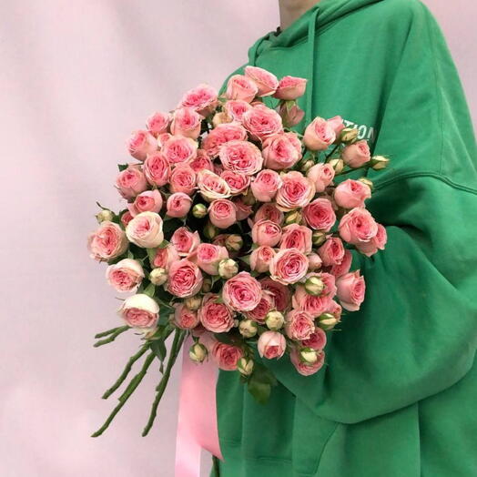 15 нежных кустовых роз под ленту
