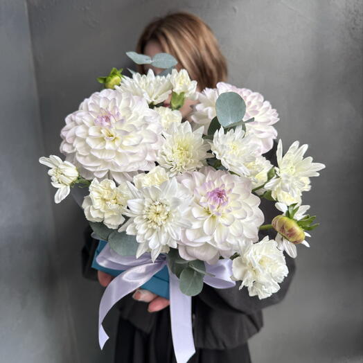 Композиция с георгинами