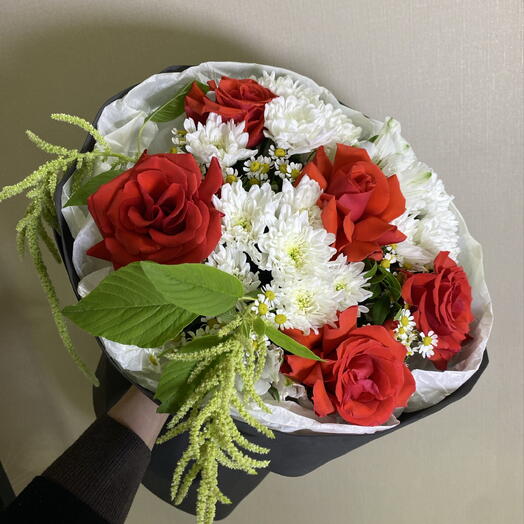 Букет с розами и амарантом