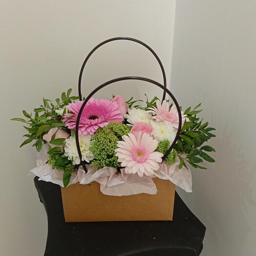 Сумочка с герберами и хризантемой