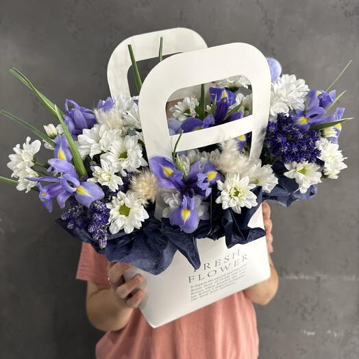 Яркая сумочка с ирисами💙