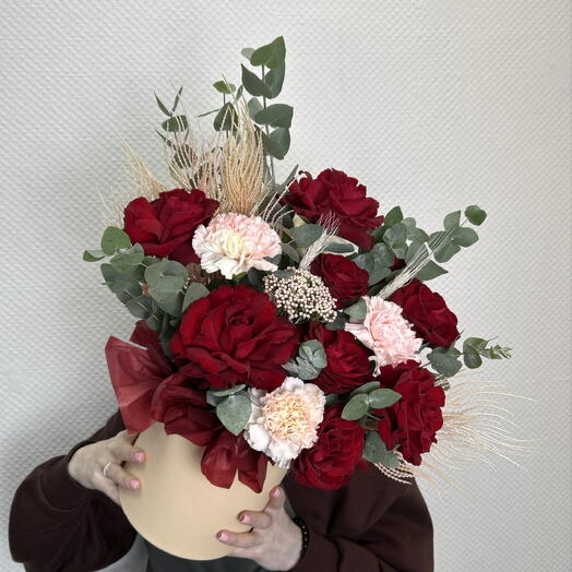 Красные розы в коробке 🌹