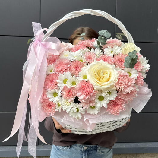 Шикарная корзина с цветами 🥰️️ из хризантем и премиальных роз🌸
