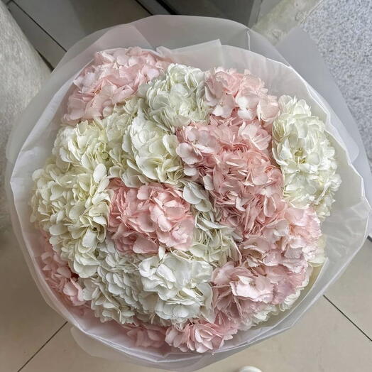 Букет из гортензия нежная