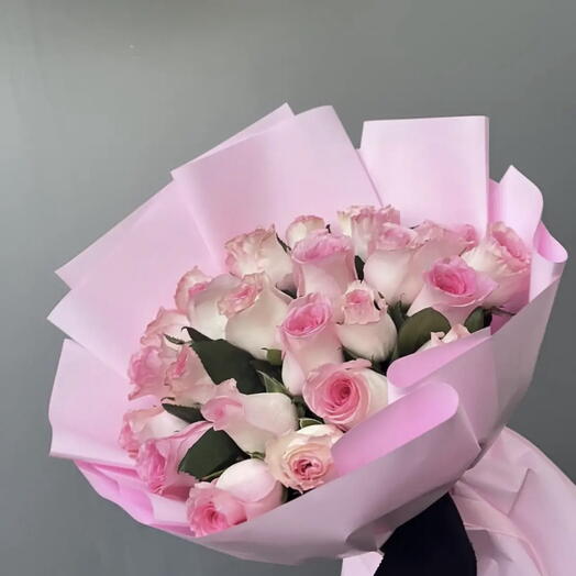 25 пионовидных роз