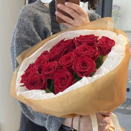 Букет 15 роз Red Naomi