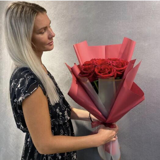 Classic bouquet with red Roses