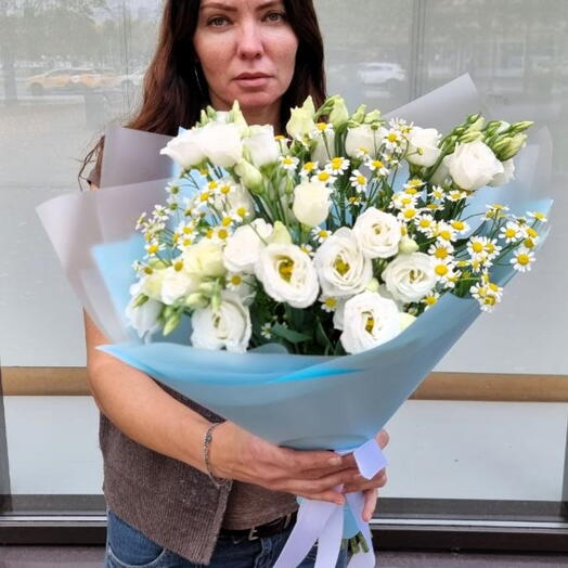 Букет из эустомы с танацетумом