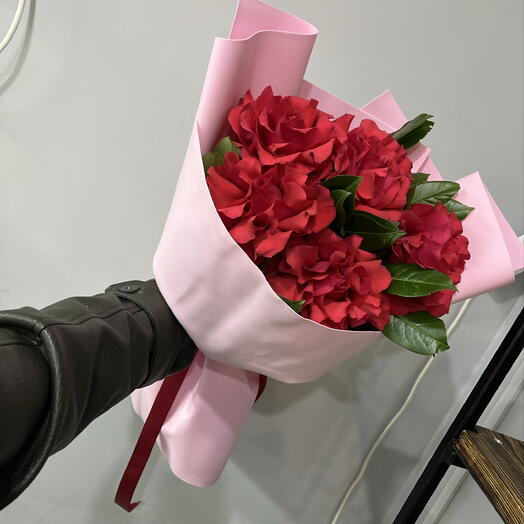 Букет алых роз ️️️