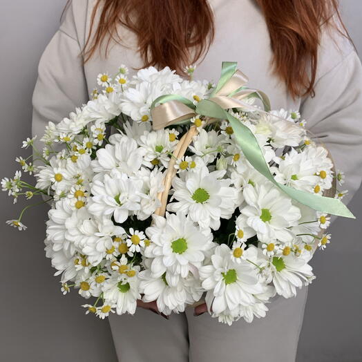 Цветы в корзине
