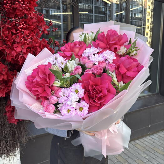 Большой букет с малиновыми ажурными розами ️🔥🌸