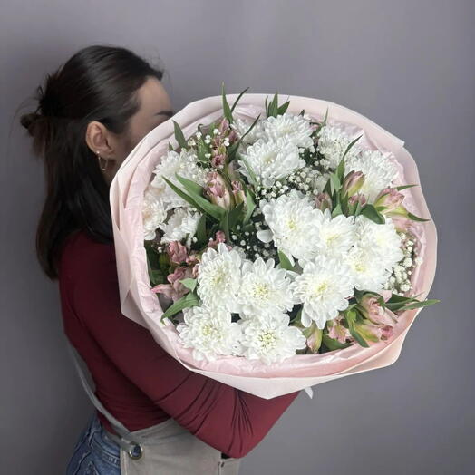 Сборный букет из хризантемы кустовой и розовой альстромерии M