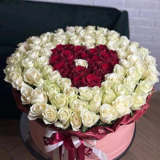 101 роза в форме СЕРДЦА