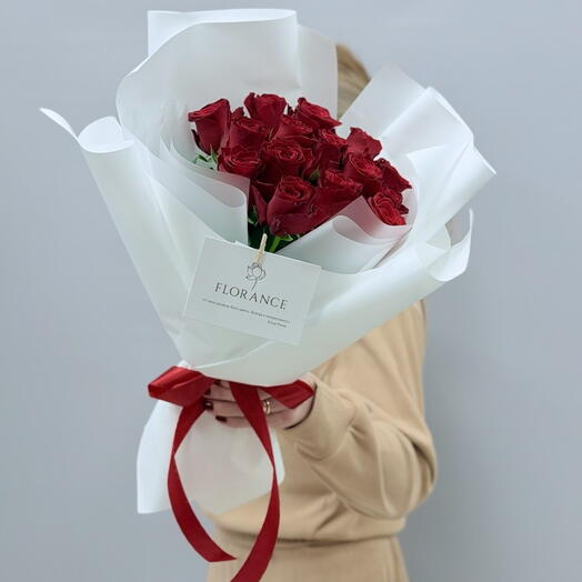 15 красных роз « LOVE s»