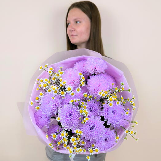 Лавандовый букет хризантема и ромашки