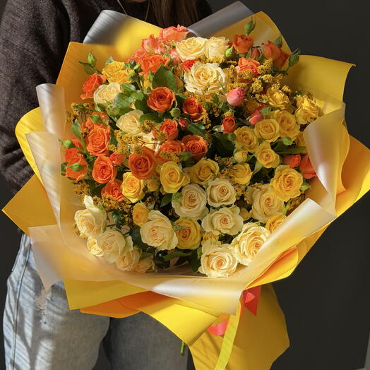Яркий осенний букет кустовой крымской розы 💛🧡🤍