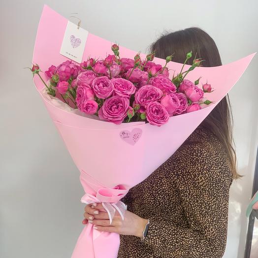 Peony-shaped roses