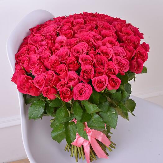 Ramo de 101 rosas carmesí