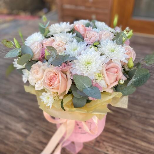 Flores para el día de la madre en una Caja de sombrero