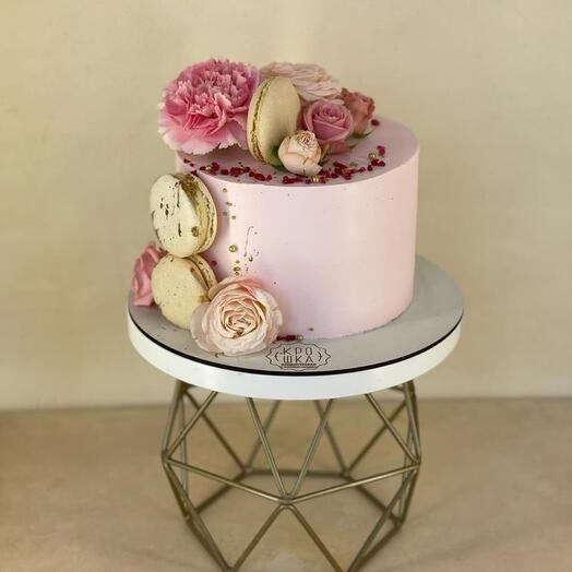 Cake with fresh flowers and pasta