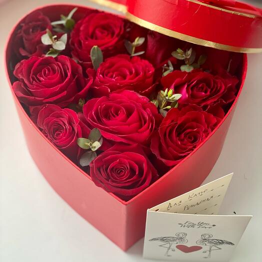 Красные розы в сердечке
