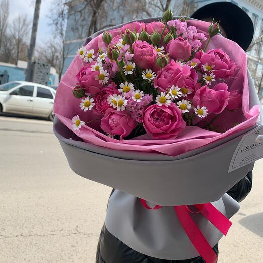 Bouquet of peony with chamomile