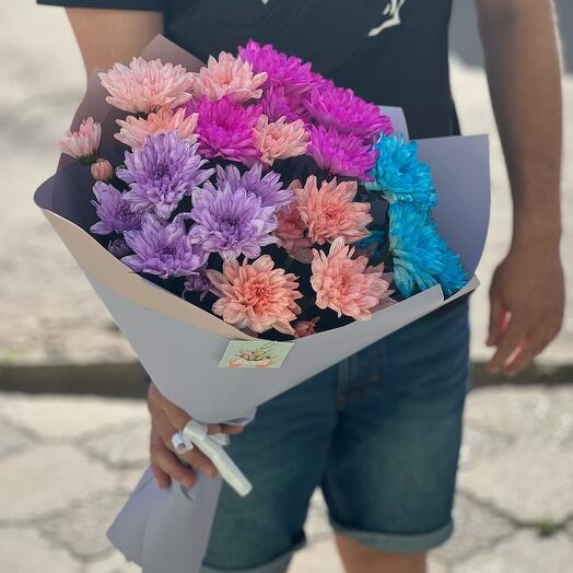 Bouquet of bright chrysanthemums