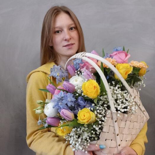 Корзина с цветами " Спектр"
