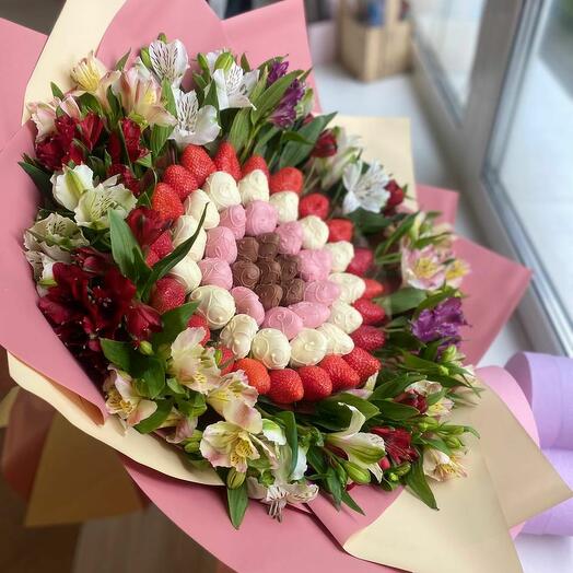 Bouquet of strawberries and alstroemeria