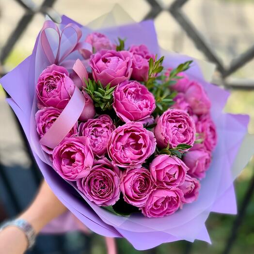 Ramo de rosas peonías